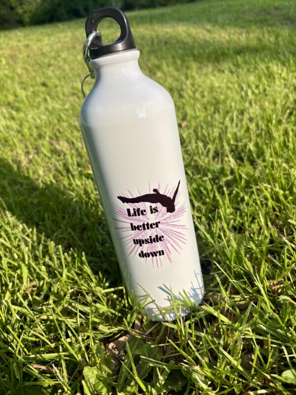 Joogipudel, 750 ml. Life is better upside down.